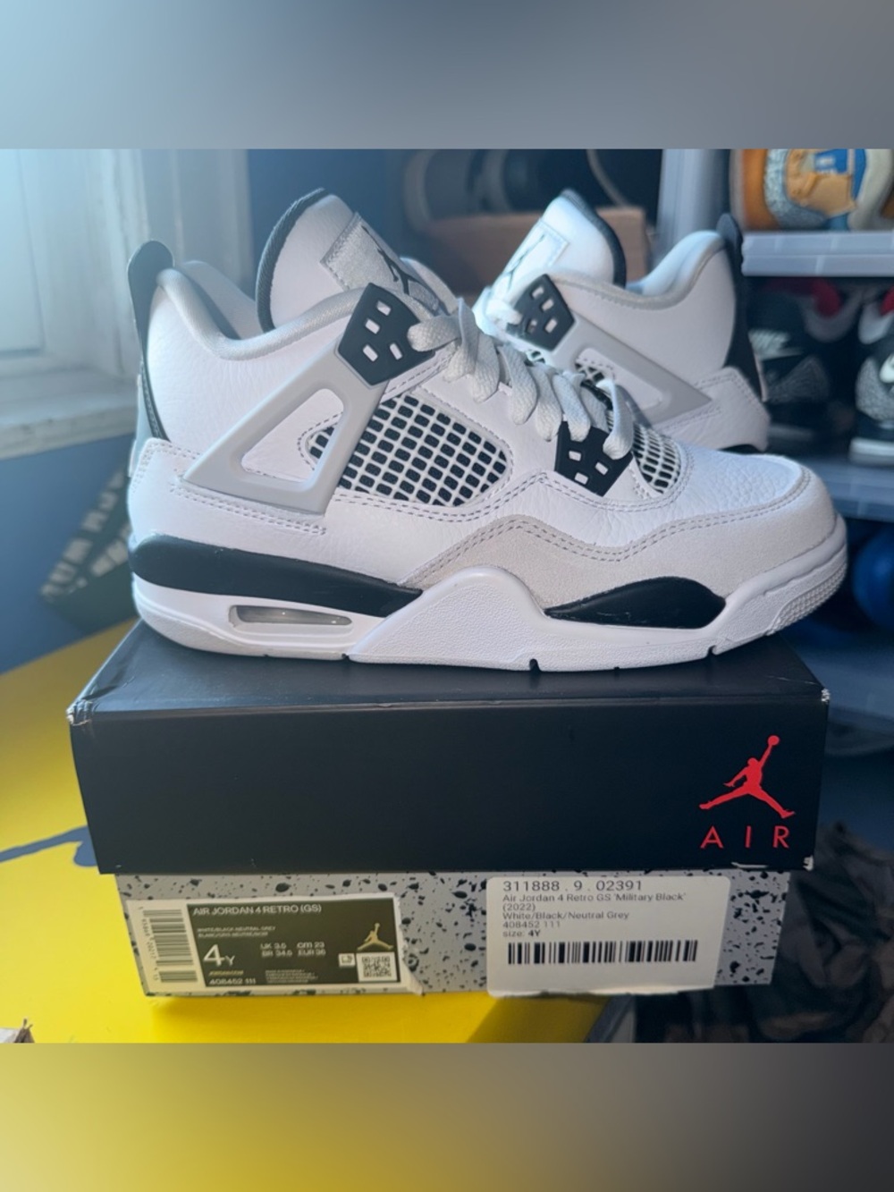 Jordan 4 Retro Military Black size 4Y